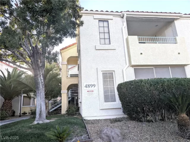 MLS: 2725626 Condo For Sale