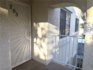 Photo #5: 2725626 Listing