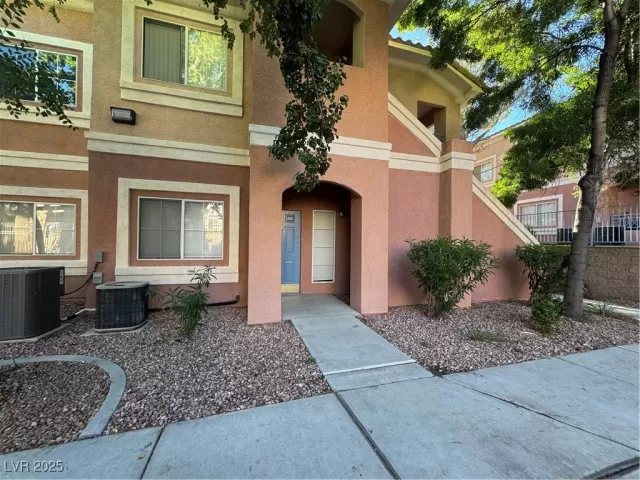 MLS: 2725638 Condo For Sale