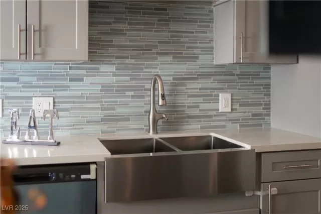 MLS: 2725663 Condo For Sale