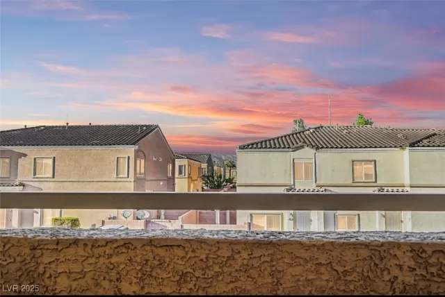 MLS: 2725665 Condo For Sale