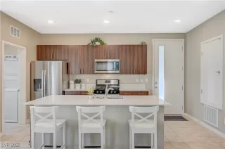 Photo #6: 2725695 Listing