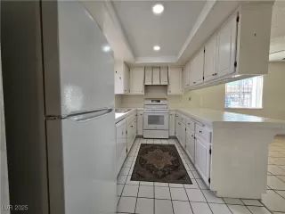 Photo #2: 2725698 Listing 