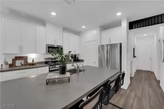 Photo #2: 2725718 Listing 