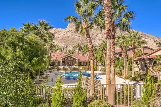 MLS: 2725729 Condo For Sale