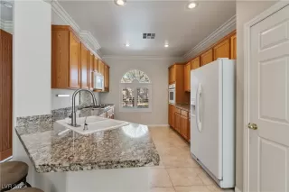 Photo #5: 2725730 Listing 