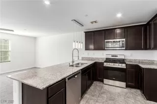 Photo #5: 2725751 Listing 