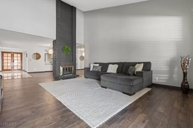 MLS: 2725776 Condo For Sale