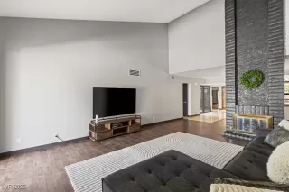 Photo #3: 2725776 Listing