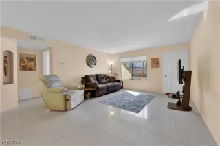 Photo #5: 2725805 Listing 