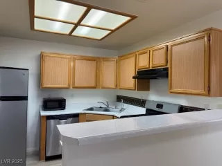 Photo #4: 2725827 Listing 