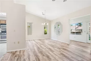 Photo #5: 2725830 Listing