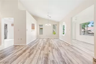 Photo #6: 2725830 Listing