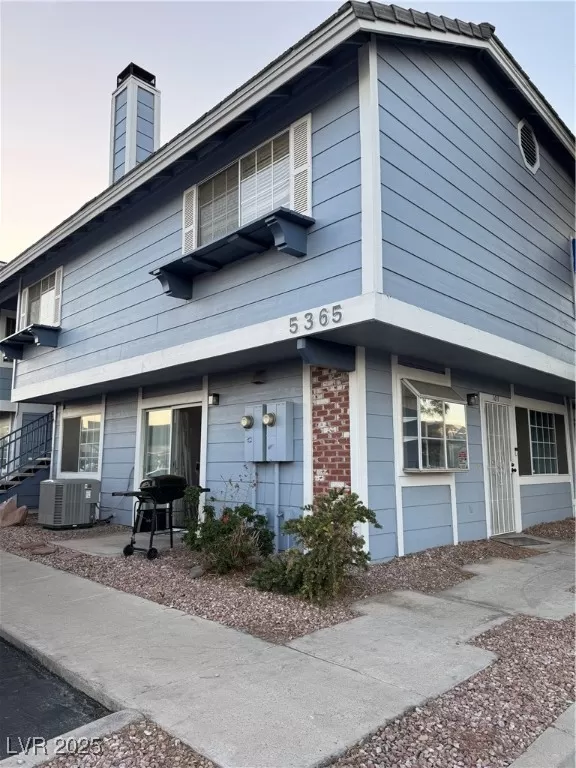 MLS: 2725833 Condo For Sale