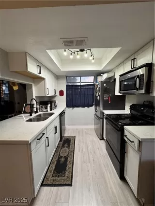 Photo #4: 2725833 Listing