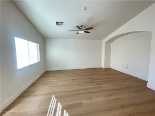 Photo #2: 2725837 Listing 