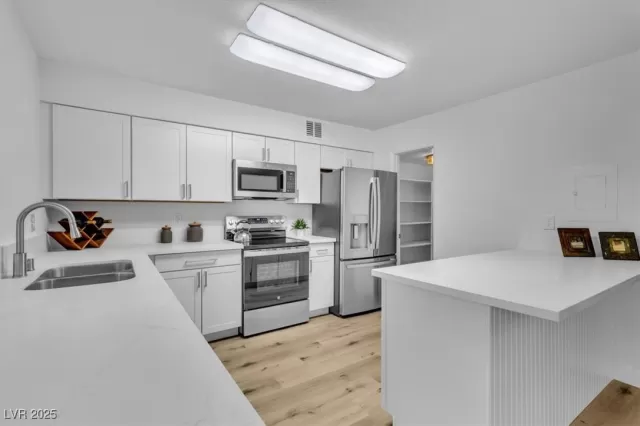 MLS: 2725866 Condo For Sale