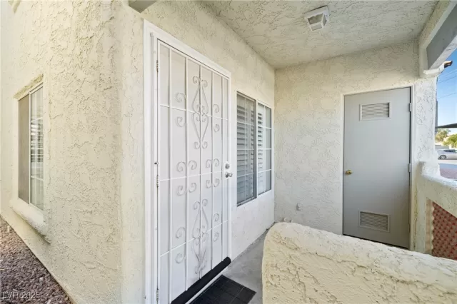 MLS: 2725886 Condo For Sale