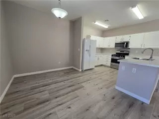 Photo #3: 2725912 Listing 