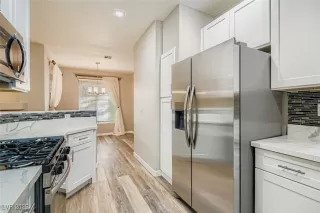 Photo #5: 2725913 Listing 