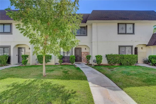 MLS: 2725920 Condo For Sale