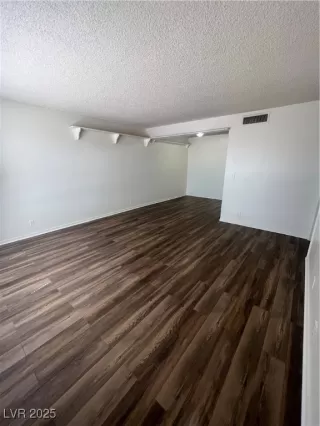 Photo #5: 2725921 Listing 