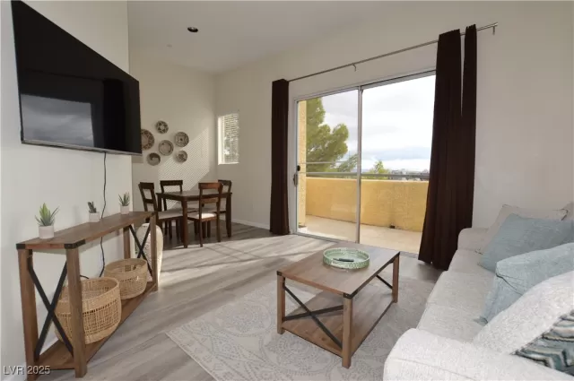 MLS: 2725923 Condo For Sale