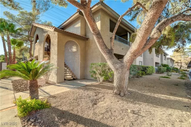 MLS: 2725978 Condo For Sale