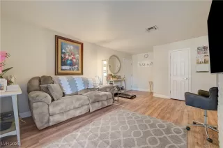 Photo #5: 2725978 Listing 