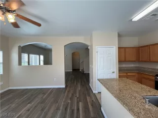 Photo #6: 2725981 Listing 