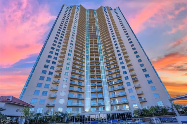 MLS: 2725987 Condo For Sale