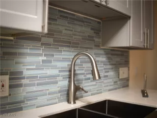 Photo #4: 2726004 Listing