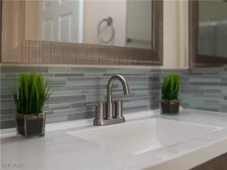 Photo #5: 2726004 Listing