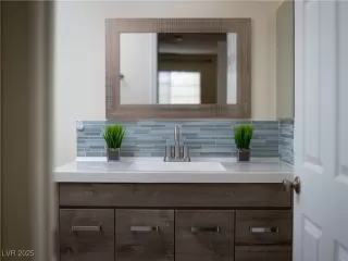 Photo #6: 2726004 Listing