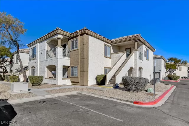 MLS: 2726035 Condo For Sale