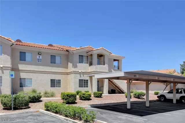 MLS: 2726041 Condo For Sale