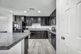 Photo #3: 2726067 Listing 