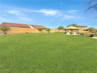 Photo #2: 2726084 Listing 