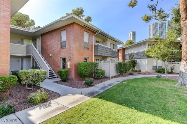 MLS: 2726116 Condo For Sale