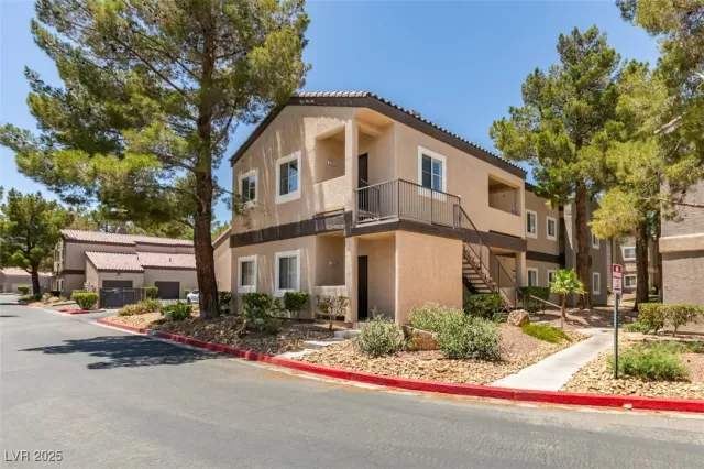 MLS: 2726124 Condo For Sale