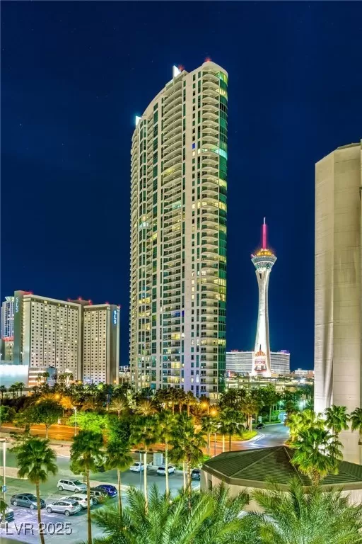 MLS: 2726126 Condo For Sale