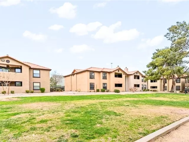 MLS: 2726146 Condo For Sale