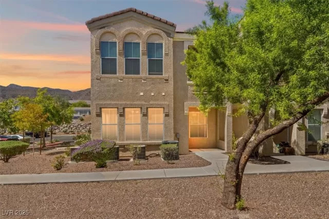 MLS: 2726198 Condo For Sale