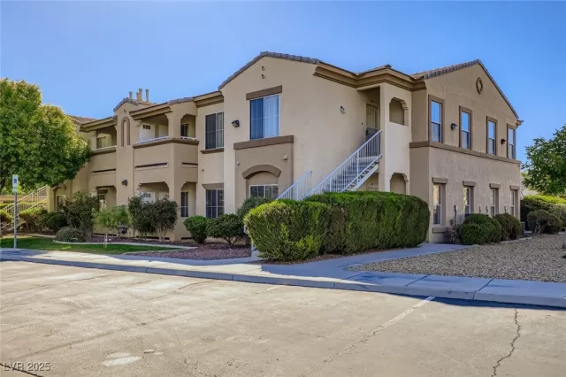 MLS: 2726245 Condo For Sale