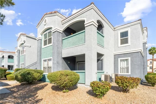 MLS: 2726263 Condo For Sale