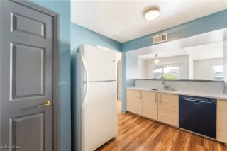 Photo #5: 2726263 Listing