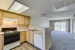 Photo #4: 2726269 Listing 