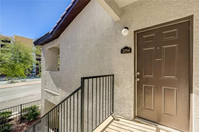 MLS: 2726279 Condo For Sale