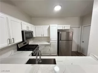 Photo #3: 2726292 Listing 