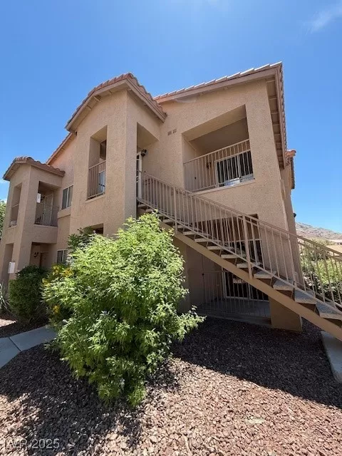 MLS: 2726317 Condo For Sale